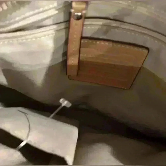 Vintage Authentic medium Hampton signature Coach purse - Picture 7 of 10